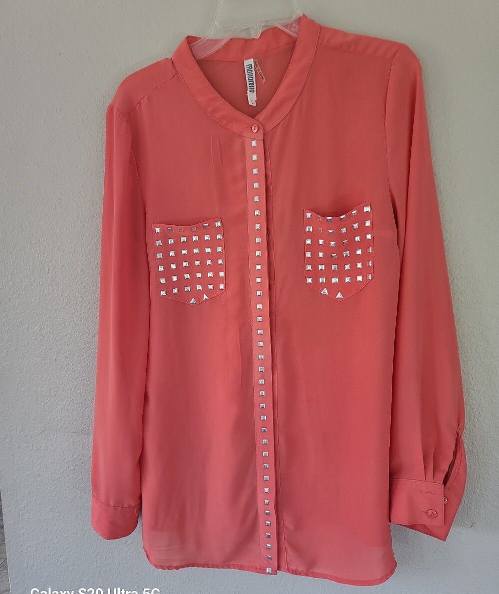 Monoreno Coral Button-Front Stud Pocket Blouse